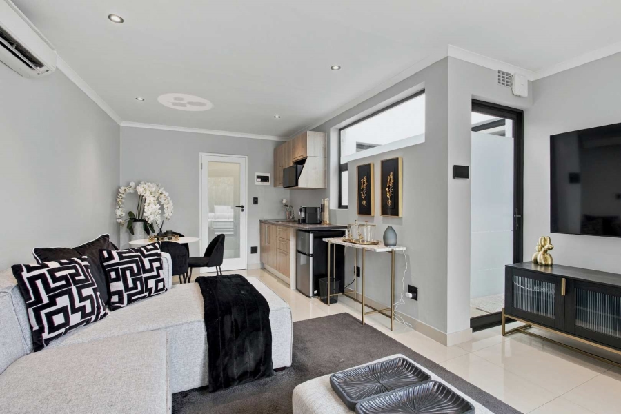 7 Bedroom Property for Sale in Oranjezicht Western Cape